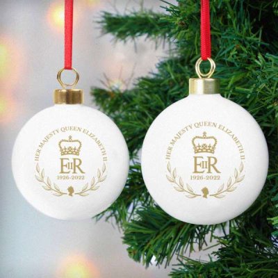 (image for) Personalised Queens Commemorative Wreath Bauble