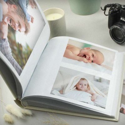 (image for) Personalised Floral Wreath Square Photo Album