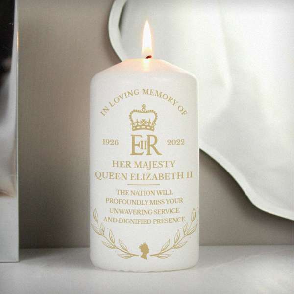 Modal Additional Images for Personalised Queens Commemorative Wreath Pillar Candle